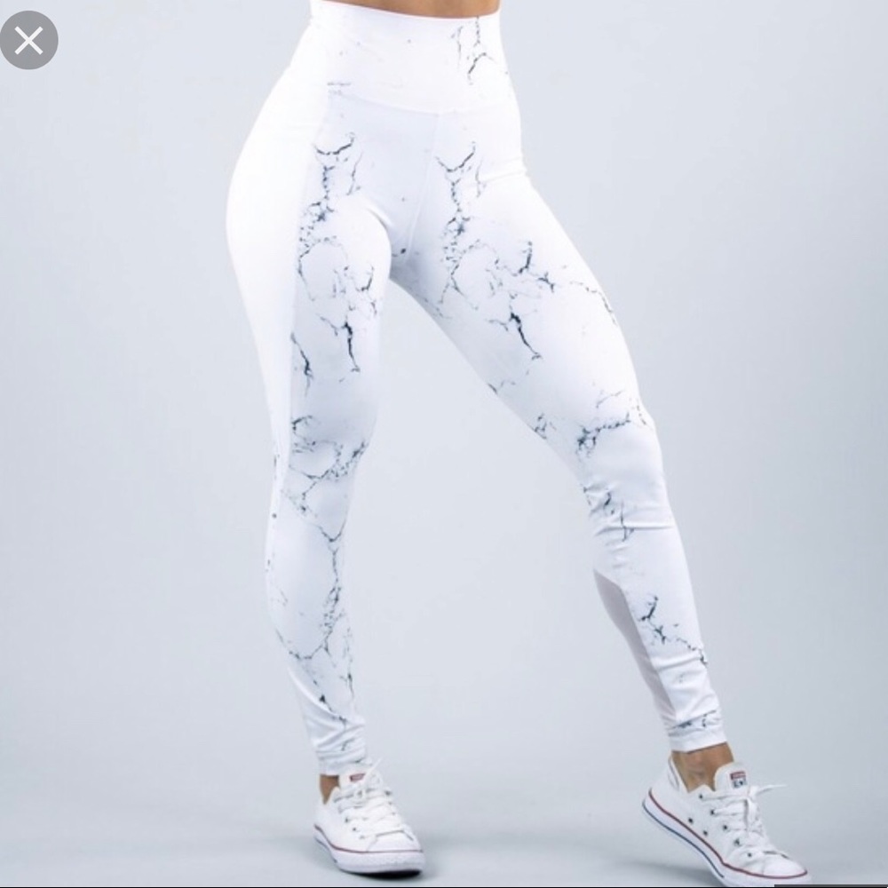 Marble Buffbunny Leggings —- never worn!